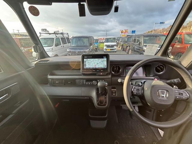 Ｎ－ＢＯＸカスタム ターボ　純正８インチナビ　両側パワードア　衝突軽減ブレーキ　Ｂｌｕｅｔｏｏｔｈ　バックカメラ　ドラレコ　フルセグ　ＥＴＣ　シートヒーター　クルコン　パドルシフト　純正１５ＡＷ　ハーフレザーシート　ＵＳＢ入力　電動Ｐブレーキ　コーナーセンサー　オートハイビーム（3枚目）