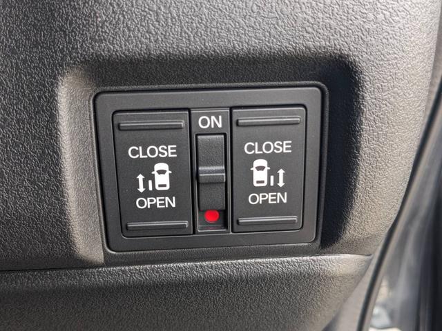 �����d���X���C�h�h�A���{�^����Ńh�A�̊J���o���܂��B�֗��ł���ˁi�O�O�j�^��Ԃ�J�̓����O�ɏo���ɊJ���o����̂ŕ֗��ł��i�O�O�j