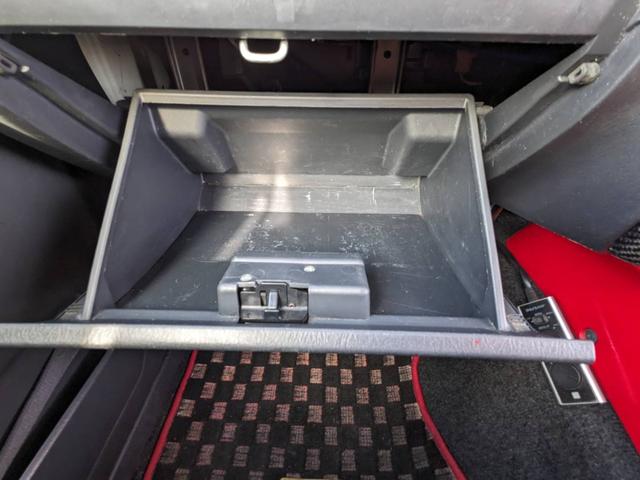 ������Ȃ̃O���[�u�{�b�N�X�ł����Ԍ��؃P�[�X��A�����g�������ނ̎��[�ɕ֗��ł��ˁI�B���ɂ����ۂɐ悸�̓X�^�b�t���P�O�O���ڈȏ�̓��Ƀ`�F�b�N�������K����N���A�[�����ԗ��݂̂�W�����Ă���܂��@��