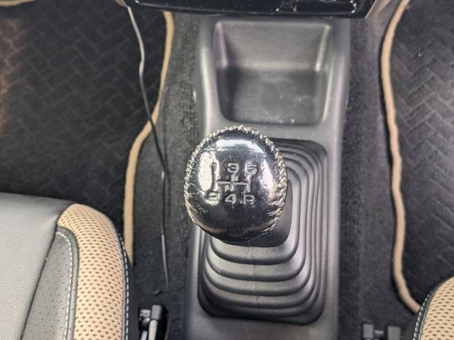 ジムニー ランドベンチャー　１０型５ＭＴ　ＳＤナビ　シートヒーター　４ＷＤ　レザーシート　ＴＶ　ＥＴＣ　フォグライト　背面タイヤカバー　革巻ハンドル　ターボ　キーレス　ステリモ　ミラーヒーター　純正１６ＡＷ　ドアバイザー　電格ミラー　ＤＶＤ再生　光軸調整ライト　ＡＢＳ（11枚目）