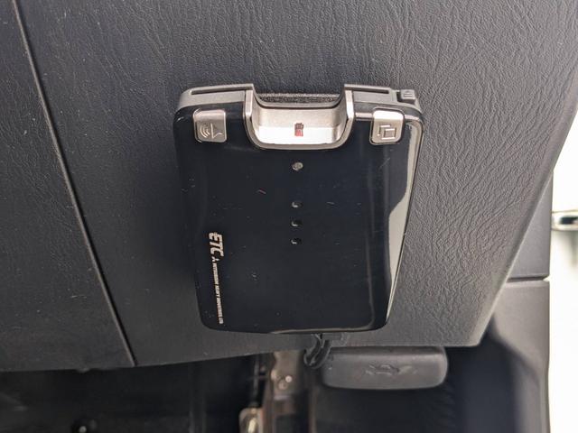 ジムニー ランドベンチャー　１０型５ＭＴ　ＳＤナビ　シートヒーター　４ＷＤ　レザーシート　ＴＶ　ＥＴＣ　フォグライト　背面タイヤカバー　革巻ハンドル　ターボ　キーレス　ステリモ　ミラーヒーター　純正１６ＡＷ　ドアバイザー　電格ミラー　ＤＶＤ再生　光軸調整ライト　ＡＢＳ（21枚目）