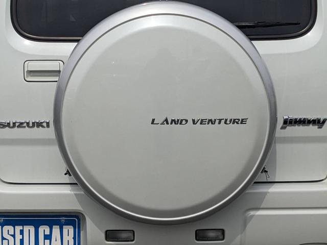 ジムニー ランドベンチャー　１０型５ＭＴ　ＳＤナビ　シートヒーター　４ＷＤ　レザーシート　ＴＶ　ＥＴＣ　フォグライト　背面タイヤカバー　革巻ハンドル　ターボ　キーレス　ステリモ　ミラーヒーター　純正１６ＡＷ　ドアバイザー　電格ミラー　ＤＶＤ再生　光軸調整ライト　ＡＢＳ（45枚目）