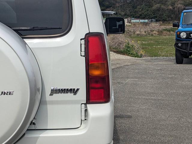 ジムニー ランドベンチャー　１０型５ＭＴ　ＳＤナビ　シートヒーター　４ＷＤ　レザーシート　ＴＶ　ＥＴＣ　フォグライト　背面タイヤカバー　革巻ハンドル　ターボ　キーレス　ステリモ　ミラーヒーター　純正１６ＡＷ　ドアバイザー　電格ミラー　ＤＶＤ再生　光軸調整ライト　ＡＢＳ（47枚目）