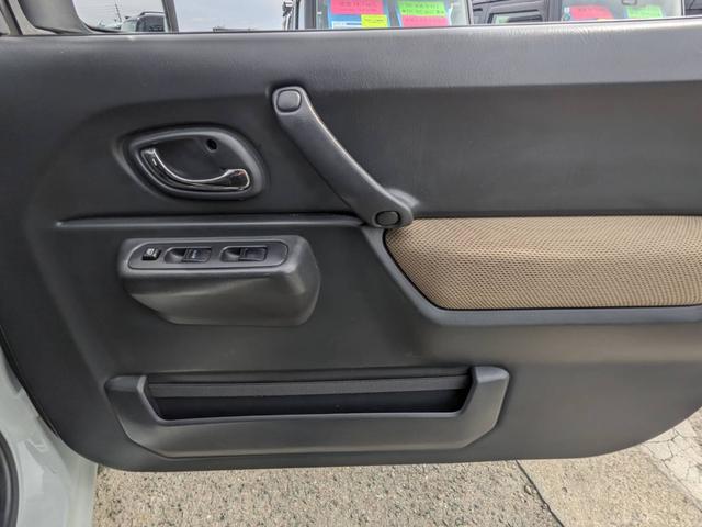 ジムニー ランドベンチャー　１０型５ＭＴ　ＳＤナビ　シートヒーター　４ＷＤ　レザーシート　ＴＶ　ＥＴＣ　フォグライト　背面タイヤカバー　革巻ハンドル　ターボ　キーレス　ステリモ　ミラーヒーター　純正１６ＡＷ　ドアバイザー　電格ミラー　ＤＶＤ再生　光軸調整ライト　ＡＢＳ（72枚目）