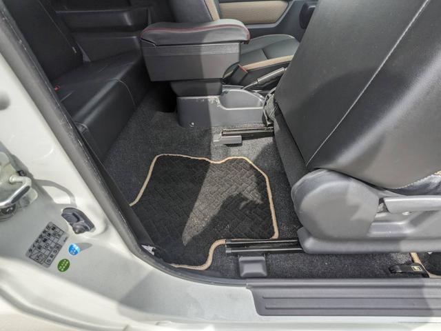 ジムニー ランドベンチャー　１０型５ＭＴ　ＳＤナビ　シートヒーター　４ＷＤ　レザーシート　ＴＶ　ＥＴＣ　フォグライト　背面タイヤカバー　革巻ハンドル　ターボ　キーレス　ステリモ　ミラーヒーター　純正１６ＡＷ　ドアバイザー　電格ミラー　ＤＶＤ再生　光軸調整ライト　ＡＢＳ（79枚目）