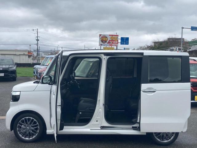 Ｎ－ＢＯＸカスタム ターボ　届出済未使用車　両側パワードア　衝突軽減ブレーキ　コーナーセンサー　ハーフレザーシート　シートヒーター　純正１５ＡＷ　クルーズコントロール　パドルシフト　電動Ｐブレーキ　ＬＥＤヘッドライト　オートハイビーム　ＭＴモード付　純正１５ＡＷ　純正フルエアロ（21枚目）