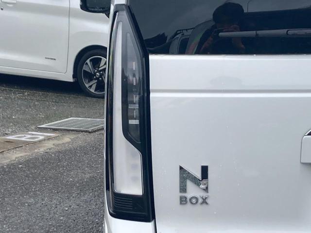 Ｎ－ＢＯＸカスタム ターボ　届出済未使用車　両側パワードア　衝突軽減ブレーキ　コーナーセンサー　ハーフレザーシート　シートヒーター　純正１５ＡＷ　クルーズコントロール　パドルシフト　電動Ｐブレーキ　ＬＥＤヘッドライト　オートハイビーム　ＭＴモード付　純正１５ＡＷ　純正フルエアロ（25枚目）