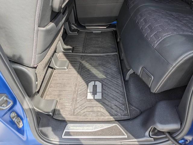 デリカミニ Ｔ　プレミアム　純正９インチディスプレイオーディオ　ターボ　両側パワードア　衝突軽減ブレーキ　Ｂｌｕｅｔｏｏｔｈ　電動Ｐブレーキ　全方位カメラ　シートヒーター　ハーフレザーシート　ＨＤＭＩ接続　パドルシフト　ＥＴＣ　純正１５ＡＷ　クルコン　ＭＴモード付（64枚目）