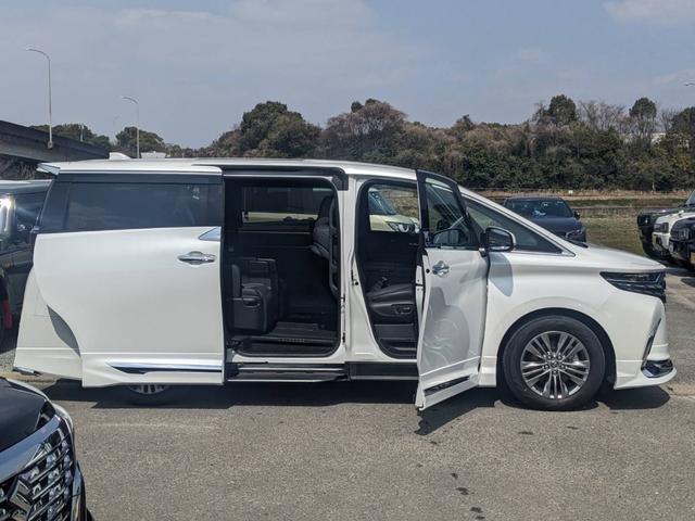 アルファード Ｚ　純正１４インチナビ　両側パワードア　衝突軽減ブレーキ　全方位カメラ　レザーシート　フルセグ　Ｂｌｕｅｔｏｏｔｈ　クルコン　２．０ＥＴＣ　ガラスルーフ　純正１８ＡＷ　シートヒーター＆クーラー　電動Ｐブレーキ　コーナーセンサー　７人乗り　ＬＥＤヘッドライト（20枚目）