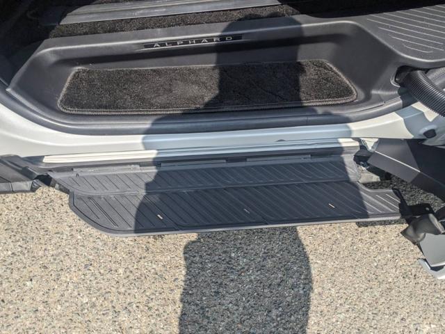 アルファード Ｚ　純正１４インチナビ　両側パワードア　衝突軽減ブレーキ　全方位カメラ　レザーシート　フルセグ　Ｂｌｕｅｔｏｏｔｈ　クルコン　２．０ＥＴＣ　ガラスルーフ　純正１８ＡＷ　シートヒーター＆クーラー　電動Ｐブレーキ　コーナーセンサー　７人乗り　ＬＥＤヘッドライト（52枚目）