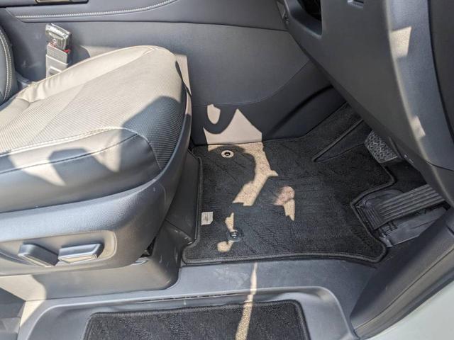 アルファード Ｚ　純正１４インチナビ　両側パワードア　衝突軽減ブレーキ　全方位カメラ　レザーシート　フルセグ　Ｂｌｕｅｔｏｏｔｈ　クルコン　２．０ＥＴＣ　ガラスルーフ　純正１８ＡＷ　シートヒーター＆クーラー　電動Ｐブレーキ　コーナーセンサー　７人乗り　ＬＥＤヘッドライト（56枚目）