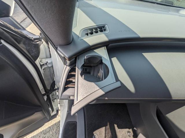 アルファード Ｚ　純正１４インチナビ　両側パワードア　衝突軽減ブレーキ　全方位カメラ　レザーシート　フルセグ　Ｂｌｕｅｔｏｏｔｈ　クルコン　２．０ＥＴＣ　ガラスルーフ　純正１８ＡＷ　シートヒーター＆クーラー　電動Ｐブレーキ　コーナーセンサー　７人乗り　ＬＥＤヘッドライト（64枚目）