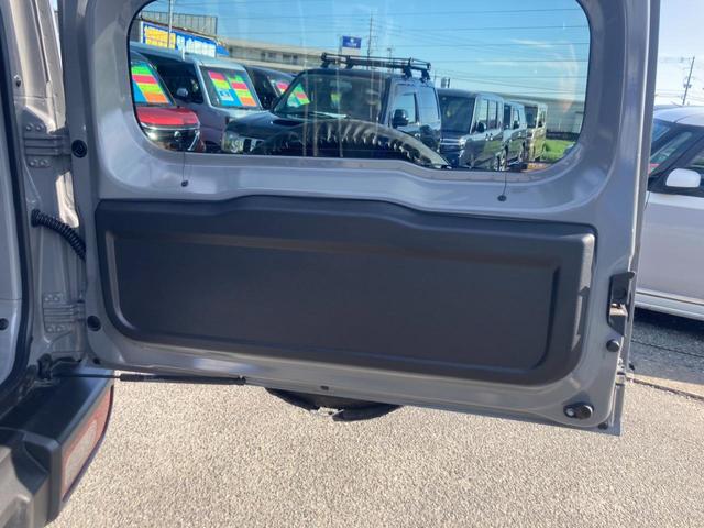 ジムニー ＸＣ　４ＷＤ　ＡＴ　純正８インチナビ　衝突軽減ブレーキ　Ｂｌｕｅｔｏｏｔｈ　フルセグＴＶ　バックカメラ　ＥＴＣ　クルーズコントロール　純正１６ＡＷ　ドラレコ　オートハイビーム　ＬＥＤヘッドライト　レーン逸脱警報　革巻ハンドル　シートヒーター　背面タイヤ（37枚目）