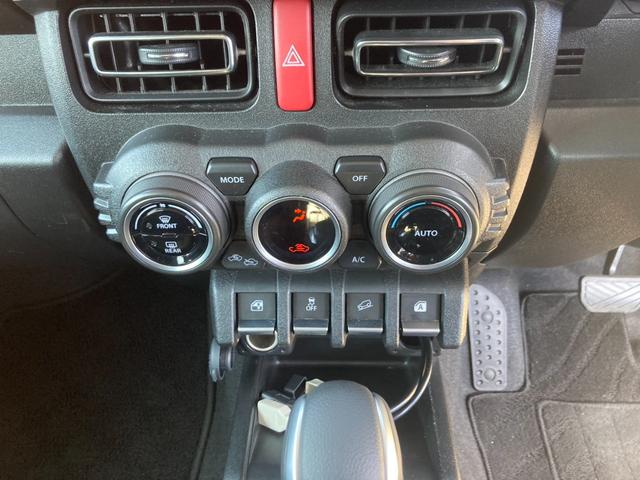 ジムニー ＸＣ　４ＷＤ　ＡＴ　９インチディスプレイオーディオ　ＥＴＣ　Ｂｌｕｅｔｏｏｔｈ　ＨＤＭＩ接続　前後ドラレコ　バックカメラ　背面タイヤ　クルーズコントロール　　ＬＥＤヘッドライト　シートヒーター　ＵＳＢ入力　オートハイビーム　純正１６ＡＷ　革巻ハンドル（45枚目）