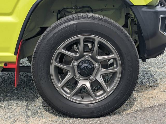 ジムニー ＸＣ　４ＷＤ　５ＭＴ　メモリーナビ　衝突軽減ブレーキ　フルセグＴＶ　ドラレコ　Ｂｌｕｅｔｏｏｔｈ　ＨＤＭＩ接続　クルコン　シートヒーター　ボンネットガード　マッドガード　ＥＴＣ　レーン逸脱警報　純正１６ＡＷ　ＬＥＤヘッドライト　フォグ　オートハイビーム（33枚目）
