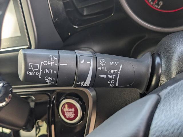 Ｎ－ＢＯＸカスタム ２トーンカラースタイル　Ｇ・Ｌパッケージ　後期　禁煙車　ワンオーナー　純正８インチナビ　両側パワードア　衝突軽減ブレーキ　フルセグＴＶ　Ｂｌｕｅｔｏｏｔｈ　ＨＤＭＩ接続　バックカメラ　レーン逸脱警報　ＨＩＤヘッドライト　純正１４ＡＷ　ＥＴＣ　ＤＶＤ　フォグ（45枚目）