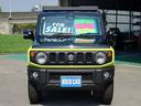 ジムニー ＸＣ　４ＷＤ　ＡＴ　メモリーナビ　／届出済未使用車　衝突軽減　新車保証書　クルコン　フルセグＴＶ　レーン逸脱警報　サイドガード　ルーフキャリア　リアラダー　マッドガード　　シートヒータ　ターボ　ＬＥＤヘッドライト　フォグ　オートライト　オートハイビーム　純正ＡＷ（2枚目）