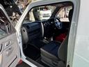 ランドベンチャ　１０型ＭＴ／　４ＷＤ　リフトアップ　レカロ　メディアオーディオ　フジツボマフラー　けん引フック　サイドガード　ハイリフトジャッキ　ジャッキアジャスター　Ｂｌｕｅｔｏｏｔｈ　レザーシート　シートヒータ　ルーフキャリア　ＬＥＤヘッドライト（16枚目）