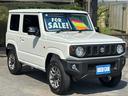 ジムニー ＸＣ　４ＷＤ　ＡＴ　届出済未使用車　衝突軽減ブレーキ　コーナーセンサー　レーン逸脱警報　クルーズコントロール　シートヒーター　ターボ　ＬＥＤヘッドライト　フォグ　純正１６ＡＷ　革巻ハンドル　スマートキー　電格ミラー　集中ドアロック　アイドリングストップ（6枚目）