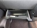 ★助手席のグローブボックスです★車検証ケースや、日頃使う小物類の収納に便利ですね！。入庫した際に先ずはスタッフが１００項目以上の入庫チェック厳しい規定をクリアーした車両のみを展示しております　★