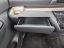★助手席のグローブボックスです★車検証ケースや、日頃使う小物類の収納に便利ですね!。入庫した際に先ずはスタッフが100項目以上の入庫チェック厳しい規定をクリアーした車両のみを展示しております ★