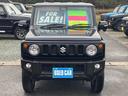 ジムニー XC 4WD AT 届出済未使用車 衝突軽減ブレーキ シートヒーター コーナーセンサー レーン逸脱警報 誤発進抑制装置 純正16AW 革巻ハンドル スマートキー ターボ クルコン オートハイビーム LEDヘッドライト フォグライト 背面タイヤ 電格ミラー 中古車画像_4