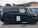 ★右横からの一枚です!任意保険、クレジット、JAFなど車のことなら当店にお任せ下さい!!維持費が安くて好評の軽自動車。一昔前の軽自動車と比べると良く出来てますよ。