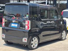 ★右斜め後ろからの一枚です★納車前にはバッチリ仕上げをしてご納車しております！商談時に小キズや線キズなど気になる所があればお気軽にご相談下さい♪内装の写真も是非ご覧ください♪ 4