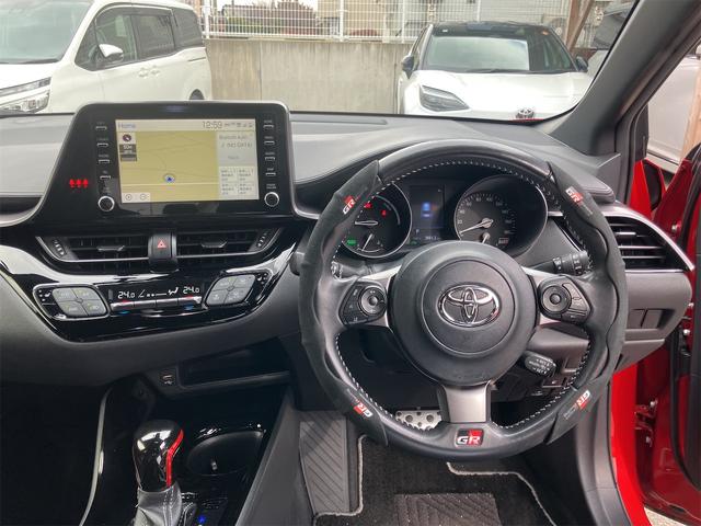 C-HR S GRスポーツ ドライブレコーダー ETC 全周囲カメラ オートクルーズコントロール 衝突被害軽減システム ナビ TV オートマチックハイビーム オートライト LEDヘッドランプ アルミホイール スマートキー(3枚目)