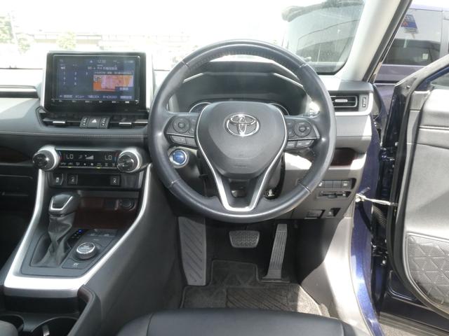 ＲＡＶ４ ハイブリッドＧ　純正ナビ＆ＤＶＤ再生＆フルセグＴＶ＆Ｂｌｕｅｔｏｏｔｈ＆Ｂカメラ＆ＥＴＣ＆シートヒーター＆ハンドルヒーター＆パワーバックドア＆メモリーシート　バックカメラ付き　スマートキ－　黒革シート　ＥＳＣ　ＡＢＳ（10枚目）