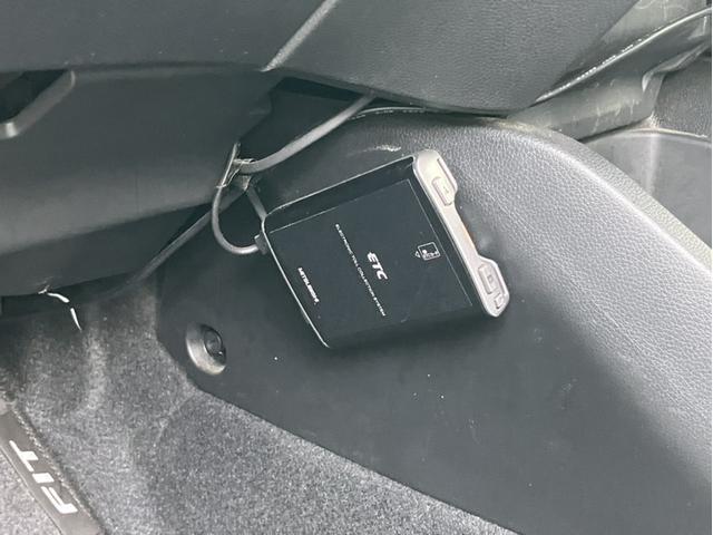 フィット １３Ｇ・Ｆパッケージ　ＣＤ＆前後ドラレコ＆ＥＴＣ　イモビ　ＬＥＤライト　スマ－トキ－　サイドエアバッグ　ＶＳＡ　ＥＴＣ付き　助手席エアバッグ　オートエアコン　エアバック　ＰＳ　キ－フリ－　Ｄレコ　ＰＷ　ＡＢＳ（22枚目）