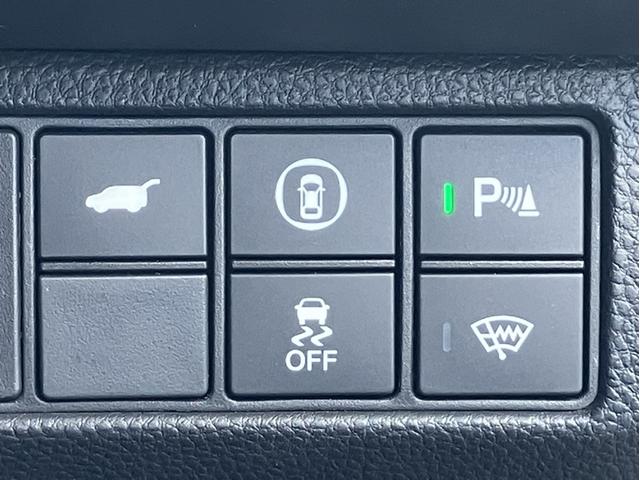 ヴェゼル ｅ：ＨＥＶＺ　レンタＵＰ＆純正ナビ＆フルセグＴＶ＆ＤＶＤ再生＆Ｂｌｕｅｔｏｏｔｈ＆前後ドラレコ＆Ｂカメラ＆ＥＴＣ　衝突回避支援ブレーキ機能　スマキ　Ｐトランク　フルオートエアコン　Ｄレコ　エアバッグ　両席エアバック（28枚目）