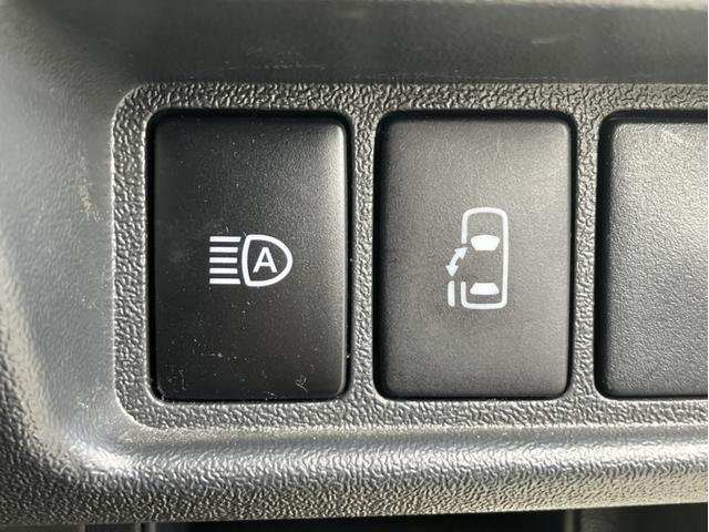 片側電動スライドドアで開閉楽々。いろんな場面で使い勝手の良い装備です。