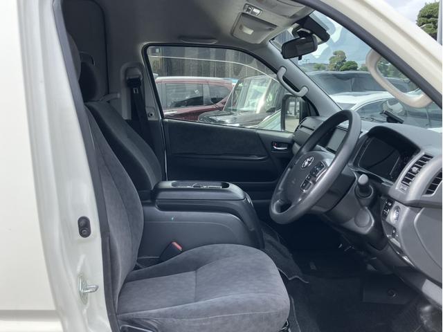 内装ルームクリーニング済みです。しっかり綺麗にしていますので、是非、お確かめください。納車時にはもう一度キレイにいたしますよ！