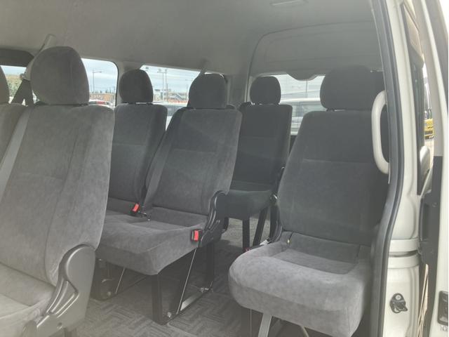 後部座席も広い空間を確保できゆっくり乗車できます！ファミリーでお出かけも余裕です♪