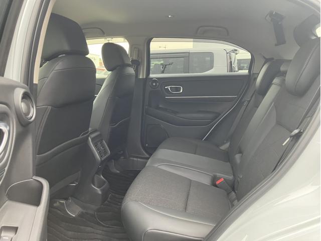 ヴェゼル ｅ：ＨＥＶＺ　当社元デモカー＆コネクトナビ＆純正フロントドラレコ＆アラウンドビューモニター＆ブラインドスポットモニター＆Ｂｌｕｅｔｏｏｔｈ対応＆ＥＴＣ２．０　衝突回避支援ブレーキ機能　パノラミックビューモニター（13枚目）