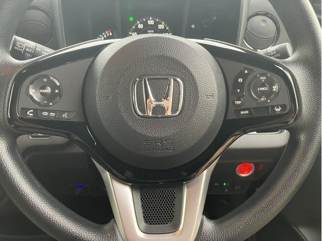 便利なステアリングスイッチも装備！運転中のオーディオ操作も安心です☆彡