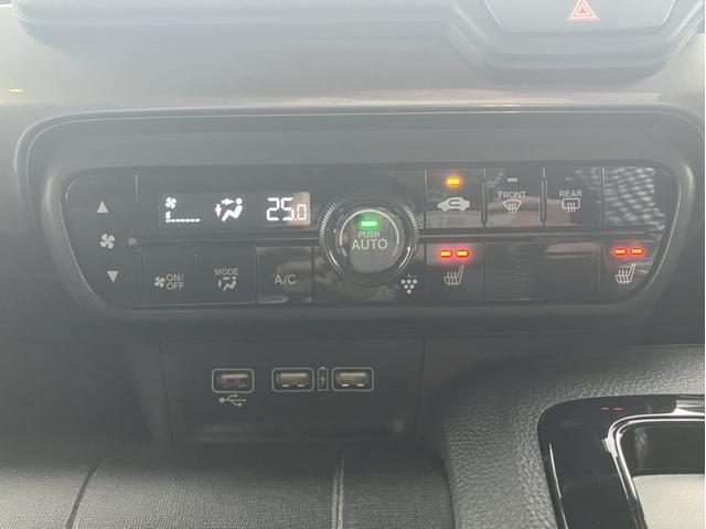 もちろんフルオートエアコン！前席シートヒーターもついてますのでいつでも快適です。