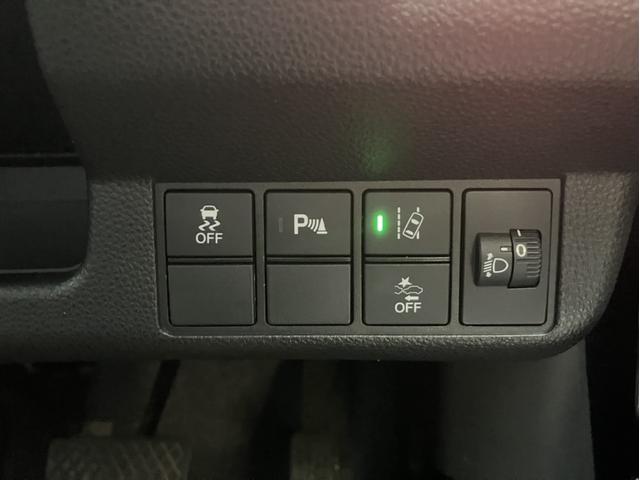 ☆ＨＯＮＤＡ　ＳＥＮＳＩＮＧ☆★衝突軽減ブレーキ・誤発進抑制機能・路外逸脱抑制機能など安心安全快適に運転できる装備を搭載しております★