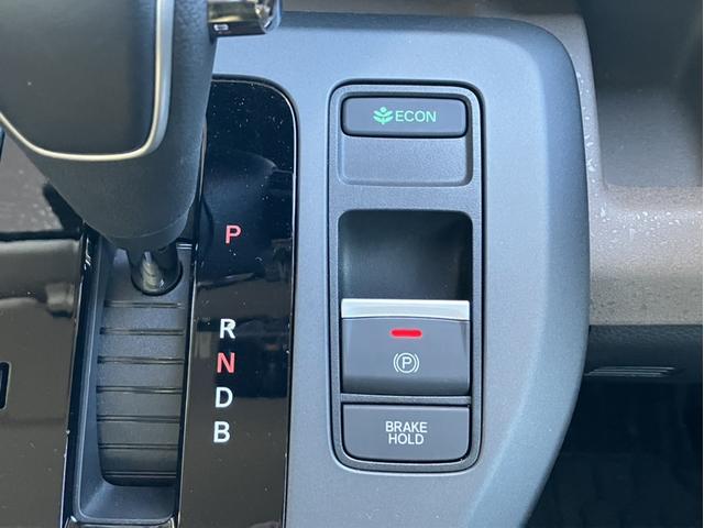 フリード ｅ：ＨＥＶエアーＥＸ　純正コネクトナビ（ＬＸＭ－２４７ＶＦＬｉ）＆フルセグＴＶ＆バックモニター＆純正ドラレコ（３カメラ）＆ＥＴＣ＆純正ＡＷ＆ＬＥＤヘッドライト＆シートヒーター（前席）　衝突軽減システム　横滑り防止装置（22枚目）