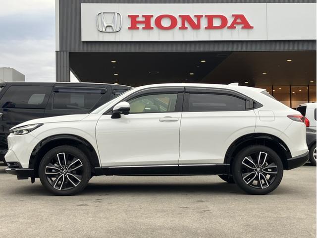 ヴェゼル ｅ：ＨＥＶＺ　純正ナビ＆フルセグＴＶ＆ＤＶＤ再生＆Ｂｌｕｅｔｏｏｔｈ＆Ｂカメラ＆前後ドラレコ＆ＥＴＣ　衝突回避支援ブレーキ機能　スマキ　Ｐトランク　フルオートエアコン　Ｄレコ　エアバッグ　両席エアバック　Ｒカメ（6枚目）