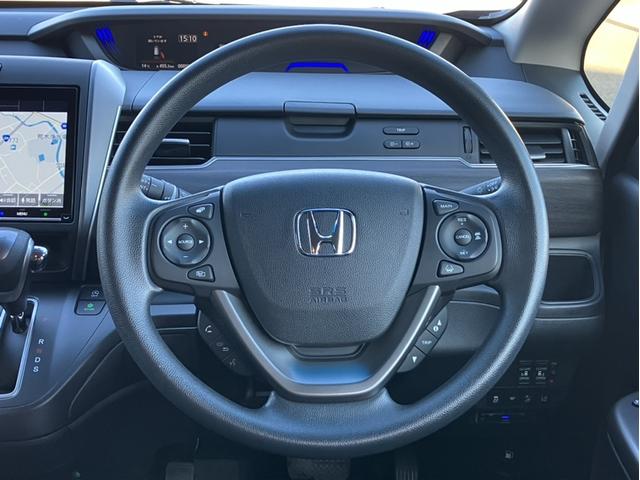 フリード Ｇブラックスタイル　純正ナビ＆フルセグＴＶ＆ＤＶＤ再生＆Ｂｌｕｅｔｏｏｔｈ＆前ドラレコ＆Ｂカメラ＆ＥＴＣ　両電動スライドドア　バックモニター　ドラレコ付き　フルセグテレビ　ＬＥＤヘッドライト　ＤＶＤ再生可能　スマートキー（10枚目）