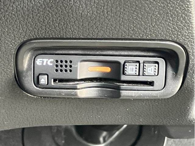 ヴェゼル ハイブリッドＺ　ＶＸＭ１７４ＶＦＸＩナビ＆フルセグ＆ＤＶＤ再生＆Ｂｌｕｅｔｏｏｔｈ＆バックモニター＆ＥＴＣ　Ｒカメ　スマキー　ＬＥＤランプ　ＥＴＣ付　ＵＳＢ　シ－トヒ－タ－　サイドカーテンエアバック　ＶＳＡ　キーフリ（27枚目）