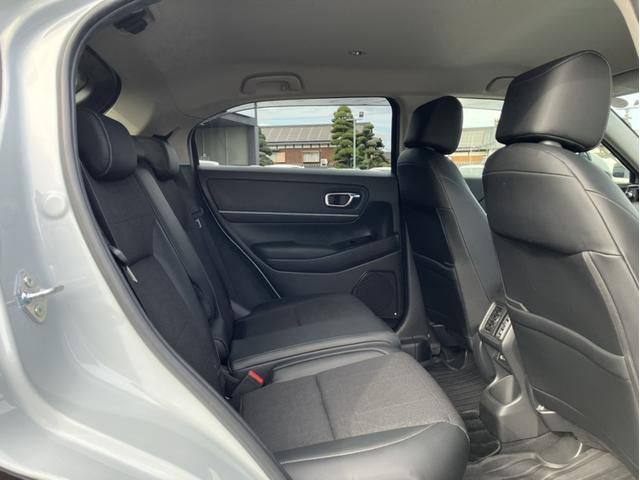 ヴェゼル ｅ：ＨＥＶＺ　コネクトナビ＆フルセグ＆Ａｐｐｌｃａｒｐｌａｙ＆ドラレコ前後＆シートヒーター　衝突回避支援ブレーキ機能　スマキ　Ｐトランク　フルオートエアコン　Ｄレコ　エアバッグ　両席エアバック　Ｒカメ　ＬＥＤランプ（12枚目）