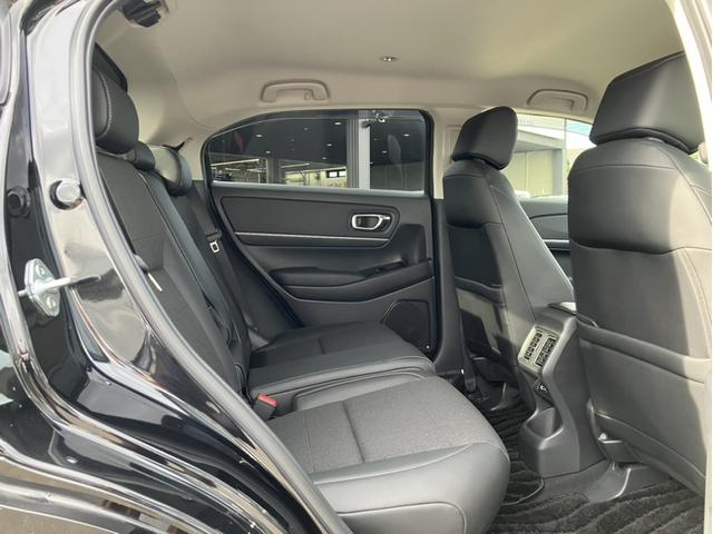 ヴェゼル ｅ：ＨＥＶＺ　コネクトナビ＆バックカメラ＆純正前後ドライブレコーダー＆障害物センサー＆ブラインドスポットモニター＆Ｂｌｕｅｔｏｏｔｈ対応＆シートヒーター＆ＥＴＣ２．０　衝突回避支援ブレーキ機能　１オナ　スマキ（12枚目）