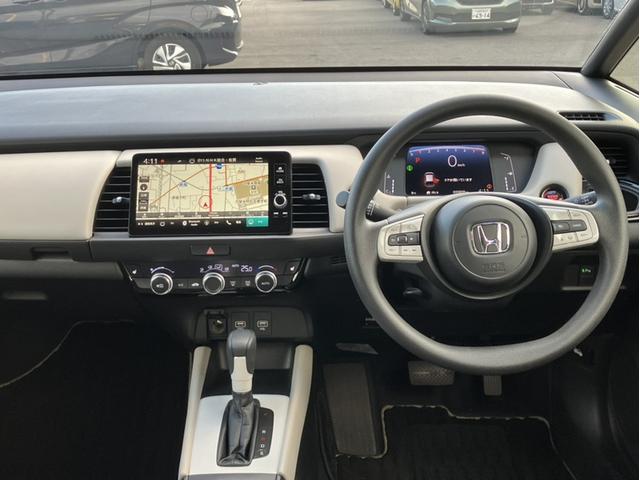 フィット ホーム２０周年特別仕様車メゾン　コネクトナビ＆純正前後ドライブレコーダー＆サイドカーテンエアバック＆障害物センサー＆Ｂｌｕｅｔｏｏｔｈ対応＆シートヒーター＆ＥＴＣ２．０＆ワンオーナー　Ｒカメ　セキュリティーアラーム　ドラレコ（9枚目）