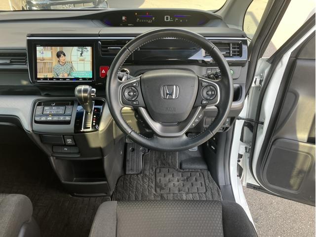 ステップワゴンスパーダ スパーダホンダセンシング　ＶＸＭ２１７ＶＦＮｉナビ＆バックカメラ＆社外フロントドライブレコーダー＆Ｂｌｕｅｔｏｏｔｈ対応＆ミュージックサーバー＆ＥＴＣ２．０＆ワンオーナー　盗難防止　助手席エアバッグ　ワンオーナ－　Ｗパワスラ（9枚目）