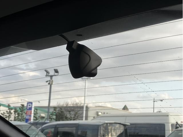 ヴェゼル ｅ：ＨＥＶＺ　コネクトナビ＆ドラレコ前後＆フルセグ＆Ａｐｐｌｃａｒｐｌａｙ＆Ｂｌｕｅｔｏｏｔｈ＆バックモニター＆ＥＴＣ＆置くだけ充電　衝突回避支援ブレーキ機能　スマキ　フルオートエアコン　Ｄレコ　エアバッグ　Ｒカメ（28枚目）