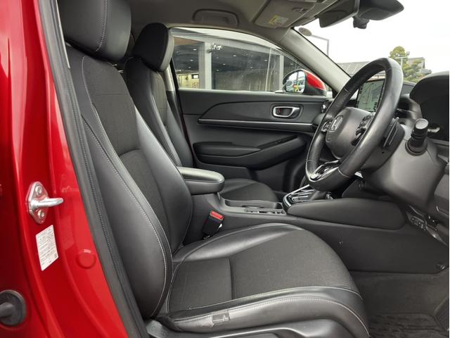 ヴェゼル ｅ：ＨＥＶＺ　純正ナビ＆フルセグＴＶ＆Ｂｌｕｅｔｏｏｔｈ＆ＤＶＤ再生＆Ｂカメラ＆前後ドラレコ＆ＥＴＣ　ハンズフリーテールゲート　シートＨ　サイドエアＢ　パークセンサー　リヤカメラ　ＬＥＤヘットライト　ＥＳＣ　ＡＡＣ（10枚目）