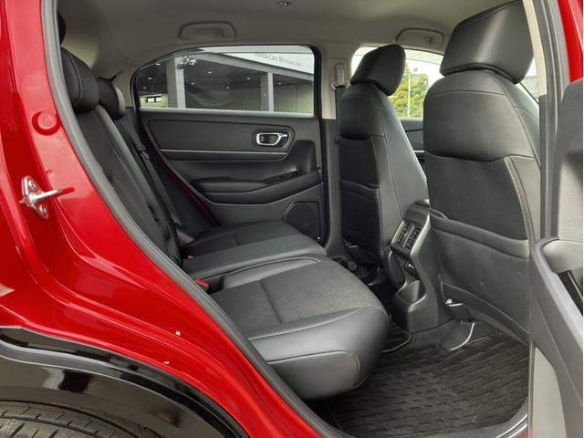 ヴェゼル ｅ：ＨＥＶＺ　純正ナビ＆フルセグＴＶ＆Ｂｌｕｅｔｏｏｔｈ＆ＤＶＤ再生＆Ｂカメラ＆前後ドラレコ＆ＥＴＣ　ハンズフリーテールゲート　シートＨ　サイドエアＢ　パークセンサー　リヤカメラ　ＬＥＤヘットライト　ＥＳＣ　ＡＡＣ（12枚目）